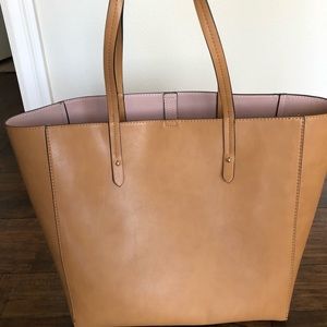 Gap tote
